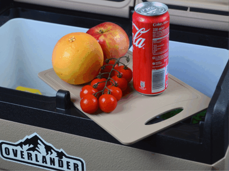 Frigider auto Overlander deschis, cu alimente